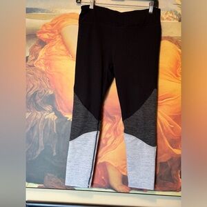 Gaiam colorblock cropped leggings/ yoga pants